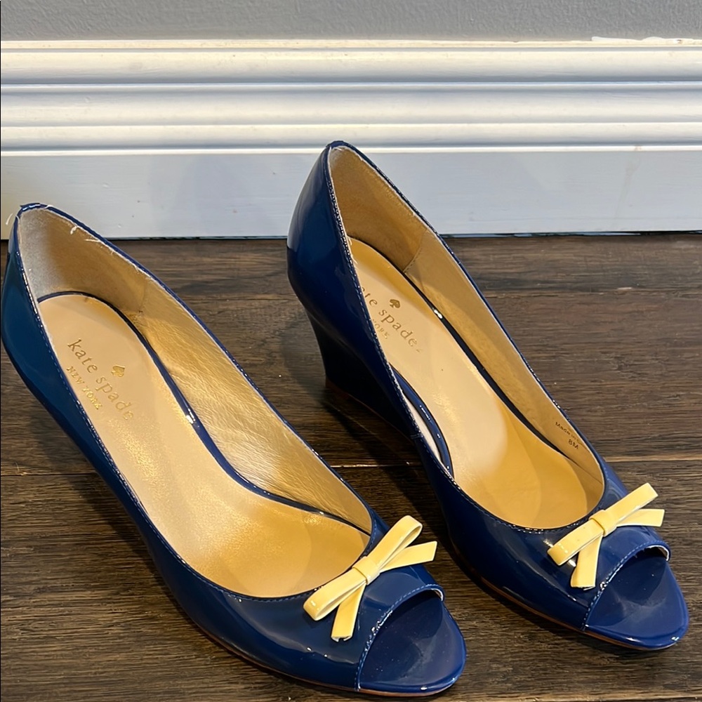 Kate Spade Blue and Tan Wedge Peel Toe Heels Size 8